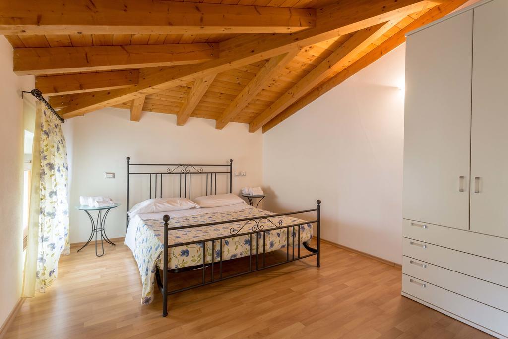 Agriturismo Al Tralcio Валеджо-суль-Минчо Экстерьер фото